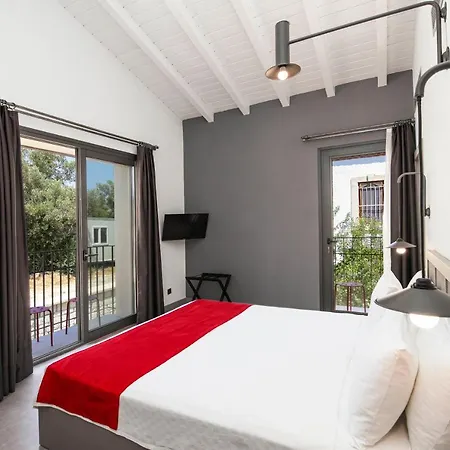 Yerli Alacati Otel Ciftlikkoyu